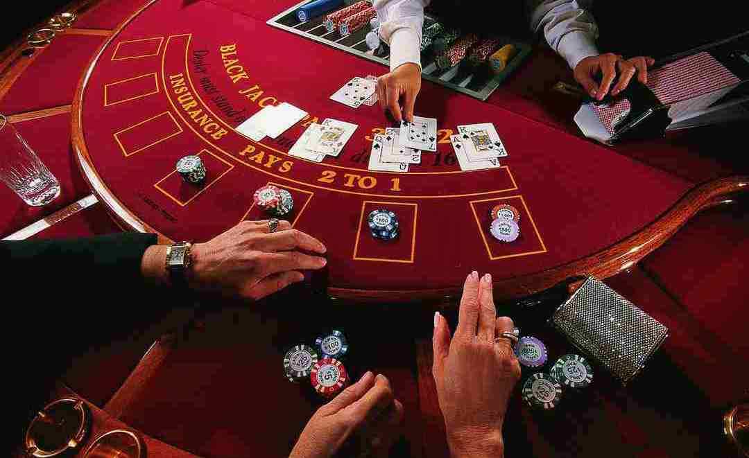 Bàn cược Blackjack là nơi thu hút các tay chơi nhất