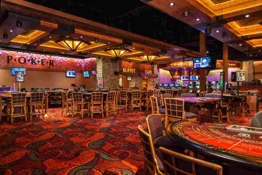 Không gian sòng Diamond Crown casino rộng rãi
