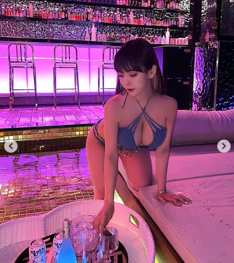 Queen Dami cực cháy tại bar với bikini 4
