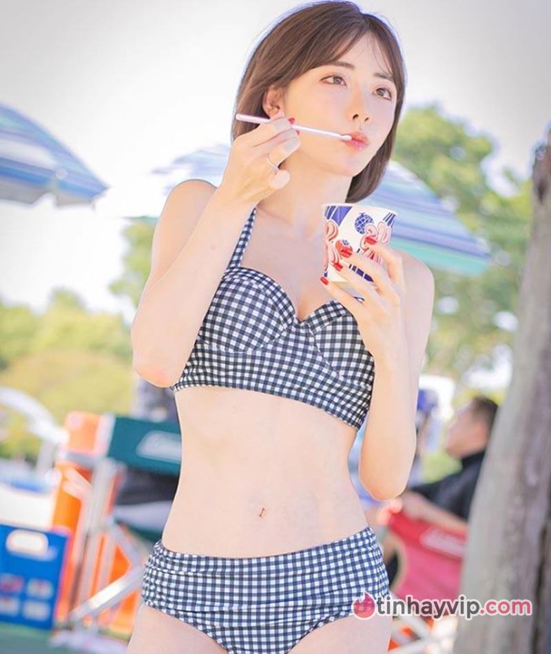 Eimi Fukada và loạt ảnh bikini tại Thái 5